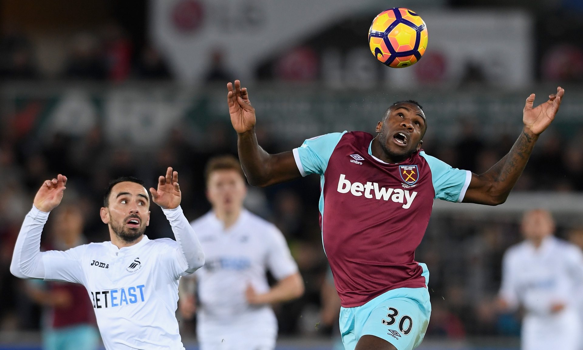 帮助队友完 帮助队友完